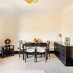 Spacious Room 2 Mins From Station